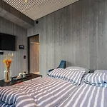 Modern By The Sea In Lejlighed
