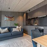 Modern By The Sea In Lejlighed Henningsvær