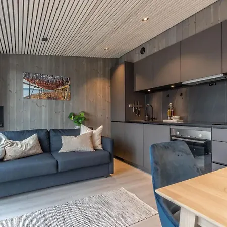 Modern By The Sea In Apartment Henningsvaer