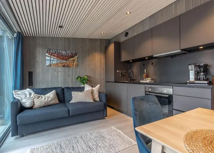Modern By The Sea In Leilighet Henningsvær